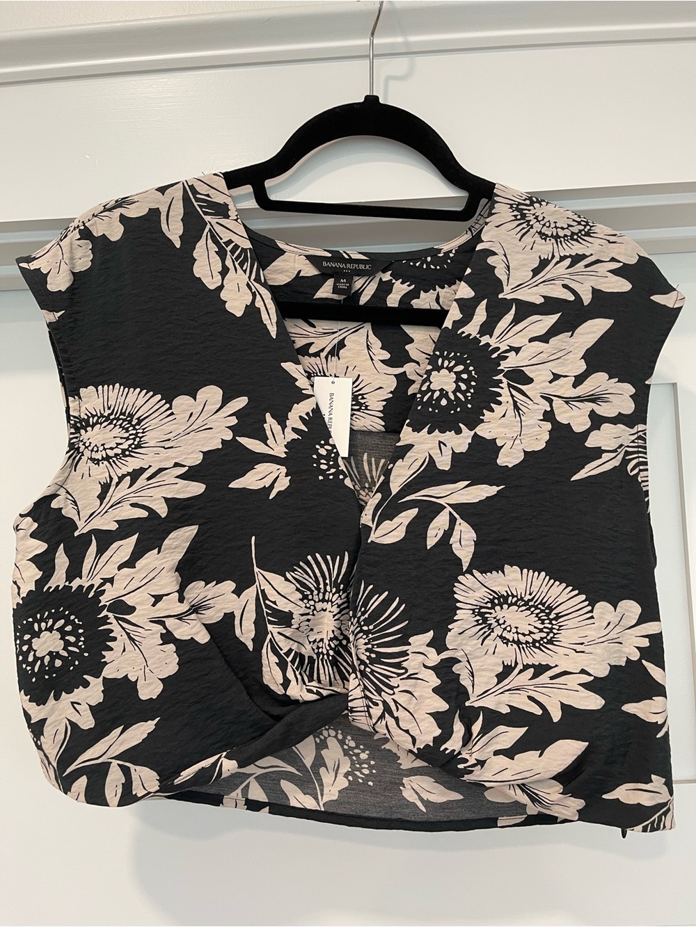 Banana Republic Black and Cream Floral Twist-Front Cropped Top